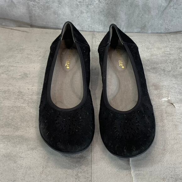 DAVID TATE Women's Narrow Black Leather Proud Perforated Cushioned Pumps SZ 8.5N - Picture 3 of 10